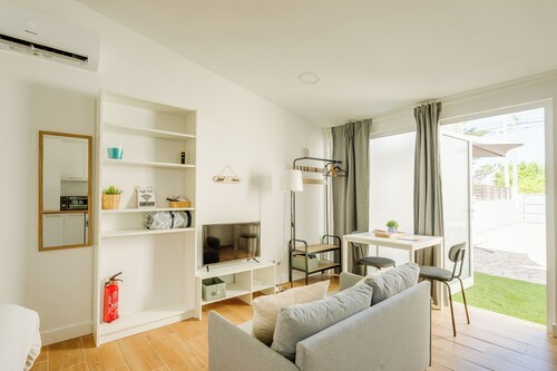 Brand- New!Charming Aroeira Beach studio, 5minutes from the beach and 3 from golf