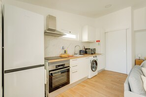 Micro-ondes, four, plaque de cuisson