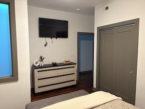 WiFi, bed sheets