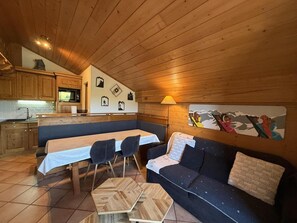 TV - 3rd floor, view ski slopes, swimming pool, balcony, tv, ski locker, 76m², Les Saisies (Les Saisies)