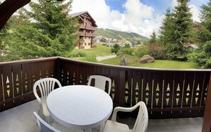 Outdoor dining - 1st floor, view ski slopes, swimming pool, balcony, tv, ski locker, 40m², Les Saisies (Les Saisies)