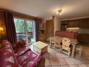 TV - 1st floor, view ski slopes, swimming pool, balcony, tv, ski locker, 40m², Les Saisies (Les Saisies)