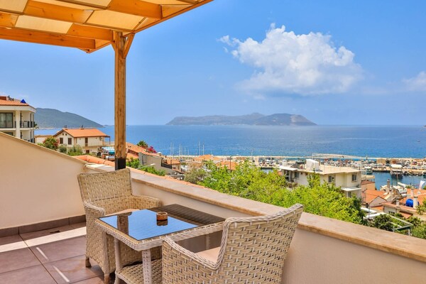 The Penthouse Wi̇th Terrace - Kaş