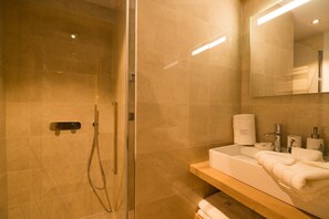 Chalet | Bathroom - Elegant Alpine Retreat in Megeve Area (Praz-sur-Arly)