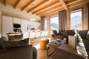 Chalet | Living room - Elegant Alpine Retreat in Megeve Area (Praz-sur-Arly)