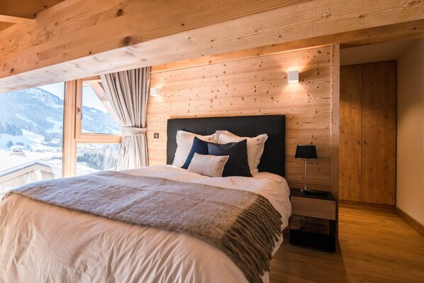 Chalet | Iron/ironing board