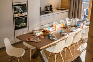 Chalet | Dining - Elegant Alpine Retreat in Megeve Area (Praz-sur-Arly)