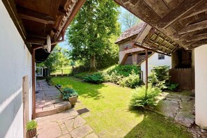 Property grounds - Autentická horská chalupa ze 17. století s vnitřním dvorem - Kundratice (Košťálov)