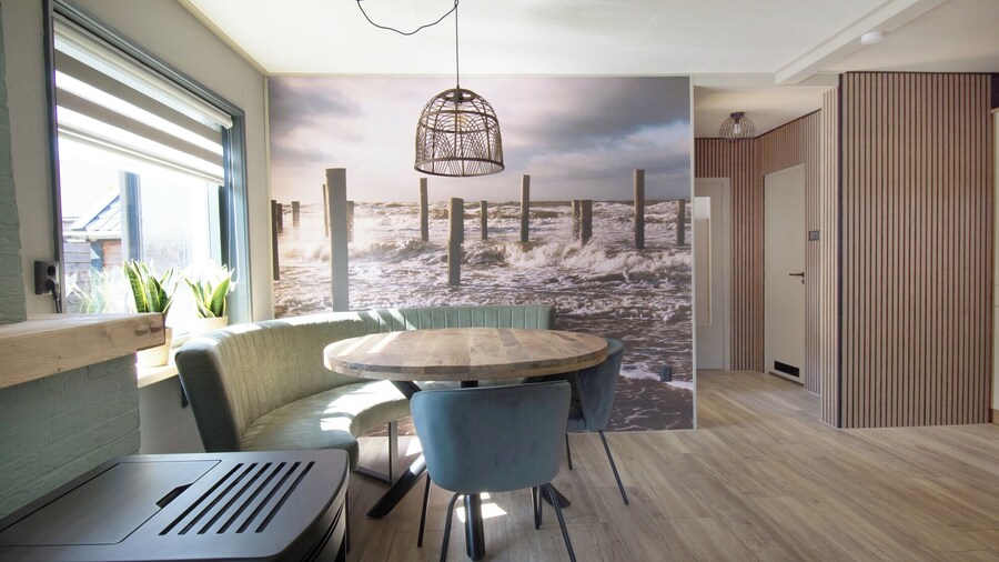 Modern 4-person Bungalow Near Beach