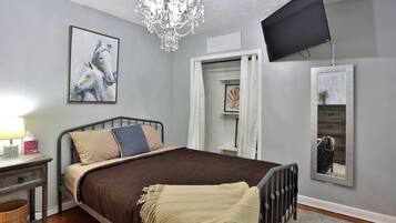 3 bedrooms, iron/ironing board, WiFi, bed sheets