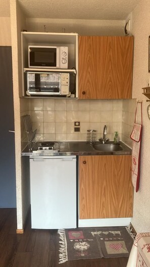 Frigorífico, horno y tostadora