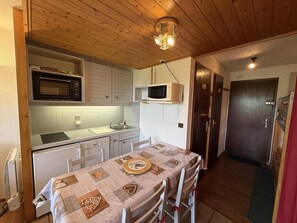 Dining - 250m from resort center, 2nd floor, view ski slopes, terrace, tv, ski locker, 24m², Les Saisies (Les Saisies)