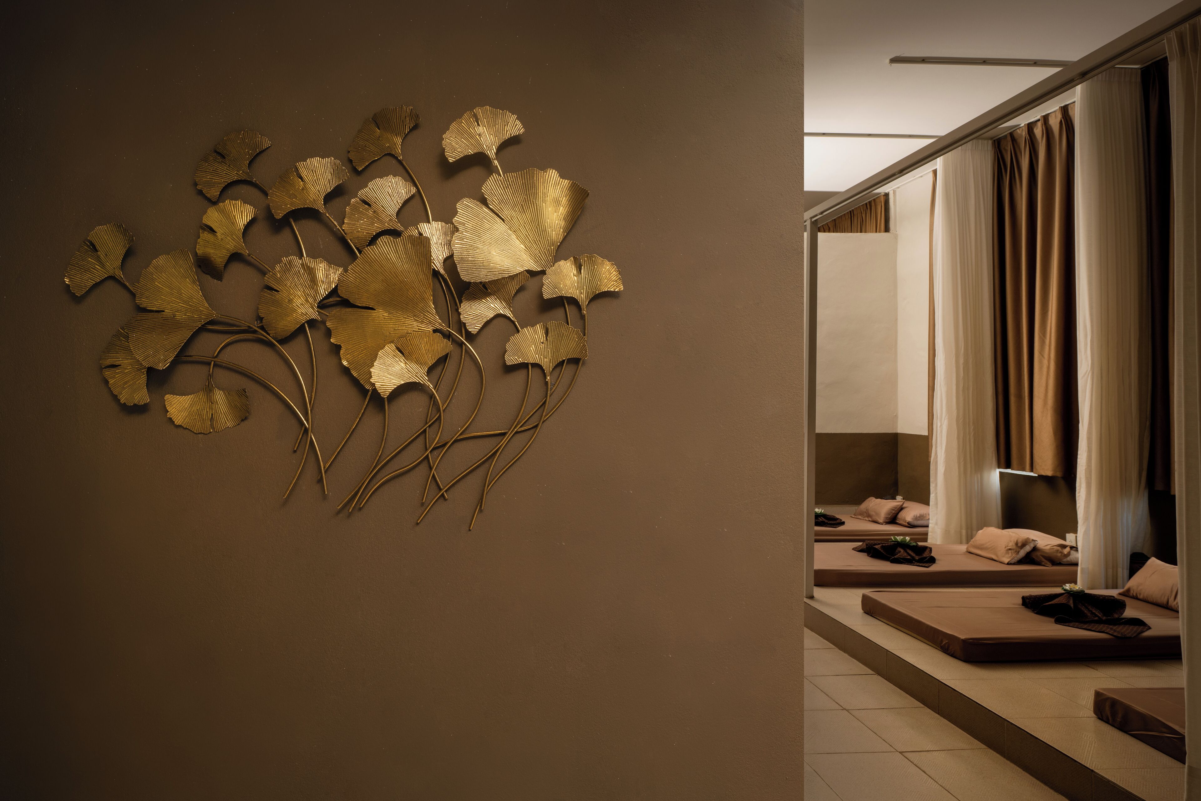 Body treatments, aromatherapy, Thai massages, sports massages