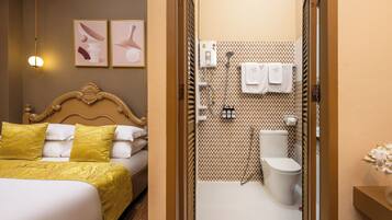 Standard-Doppelzimmer, 1 King-Bett, Nichtraucher | Badezimmer | Dusche, Haartrockner, Bademäntel, Hausschuhe