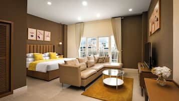 Quarto casal luxo, para não fumantes, vista para a cidade | Escrivaninha, ferros/tábuas de passar roupa, Wi-Fi de cortesia
