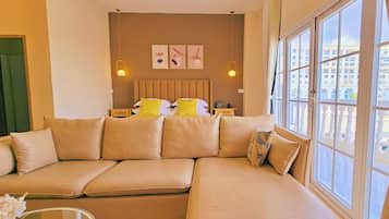 Deluxe-Doppelzimmer, Nichtraucher, Stadtblick | Schreibtisch, Bügeleisen/Bügelbrett, kostenloses WLAN, Bettwäsche