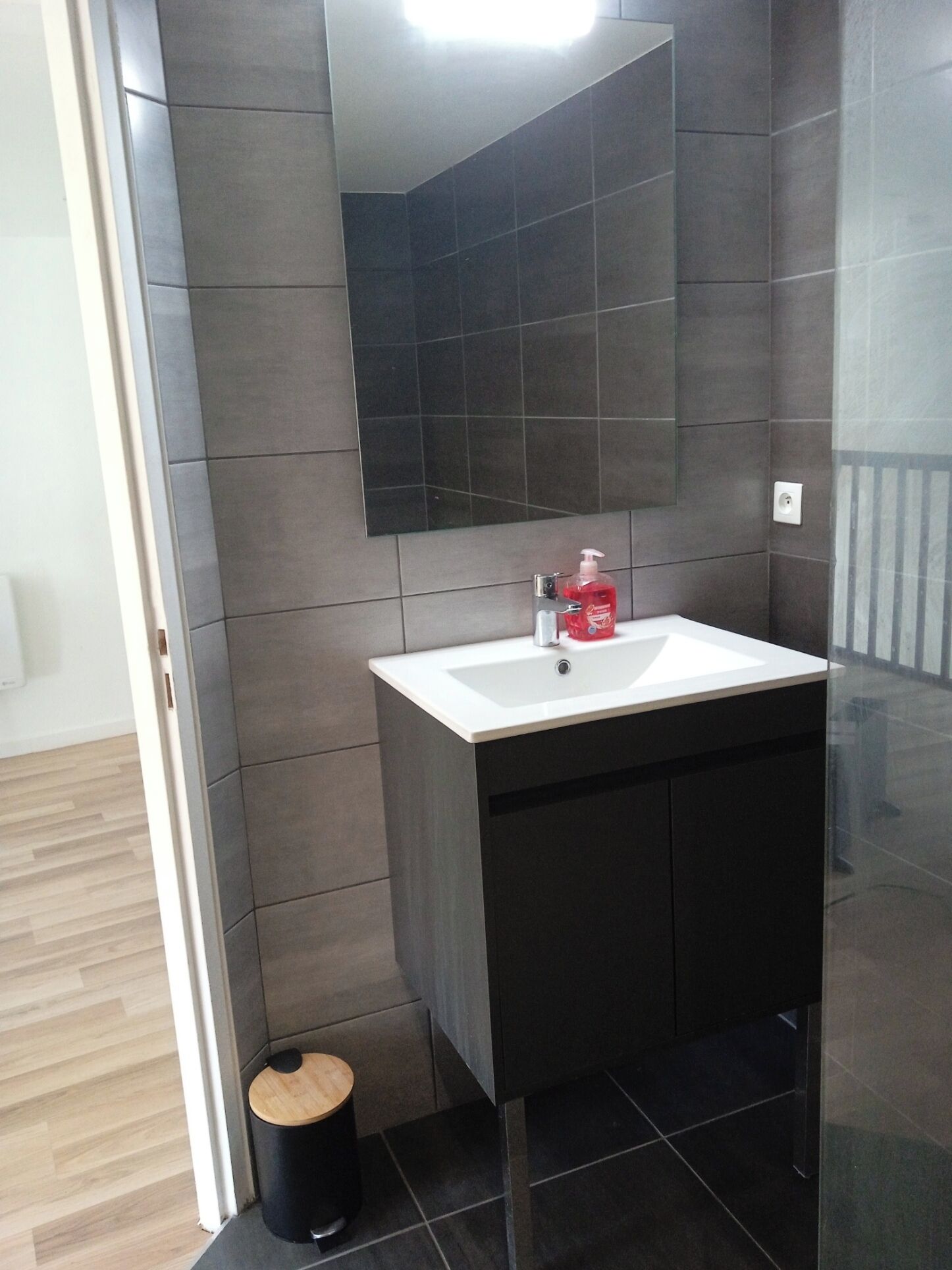 Bruser, hårtørrer, håndklæder, Shampoo