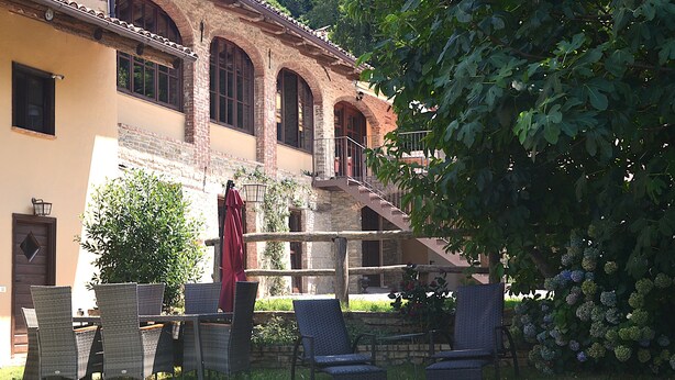 Outdoor dining - Wonderful property in a fantastic location. Family-friendly. Il Roseto I (Somano)