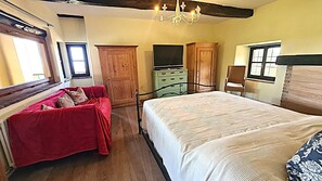 4 bedrooms, free WiFi, bed sheets