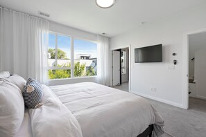 3 bedrooms, iron/ironing board, Internet, bed sheets