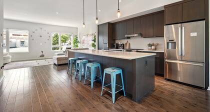 Modern Spacious 4-Level Townhome-Near Downtown ATL