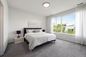3 bedrooms, iron/ironing board, internet, bed sheets