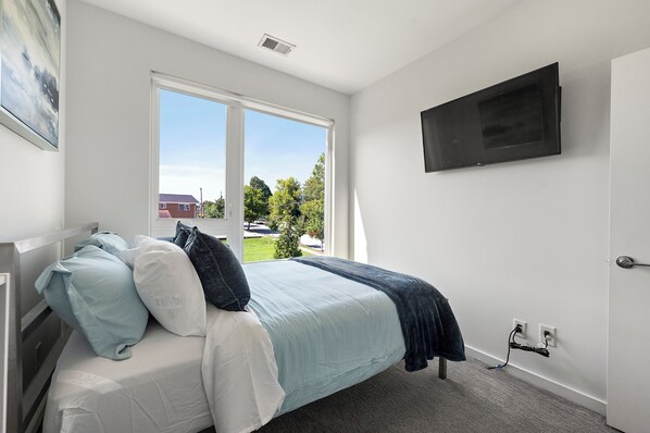 3 bedrooms, iron/ironing board, Internet, bed sheets