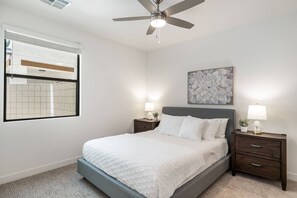 2 quartos, ferros/tábuas de passar roupa, Wi-Fi, roupa de cama