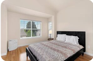 3 makuuhuonetta, silitysrauta/-lauta, Wi-Fi, vuodevaatteet