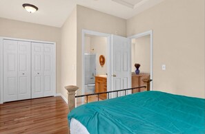 3 chambres, fer et planche à repasser, Wi-Fi, draps fournis