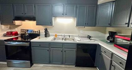 Washer, Dryer, Desk, Smart TV, Blackout Shades, Fully Stocked Kitchen Cookware