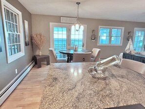 Dining - Spectacular Suttons Bay Stay - Game Room, Kayaks, Pizza Oven & More! (Suttons Bay)