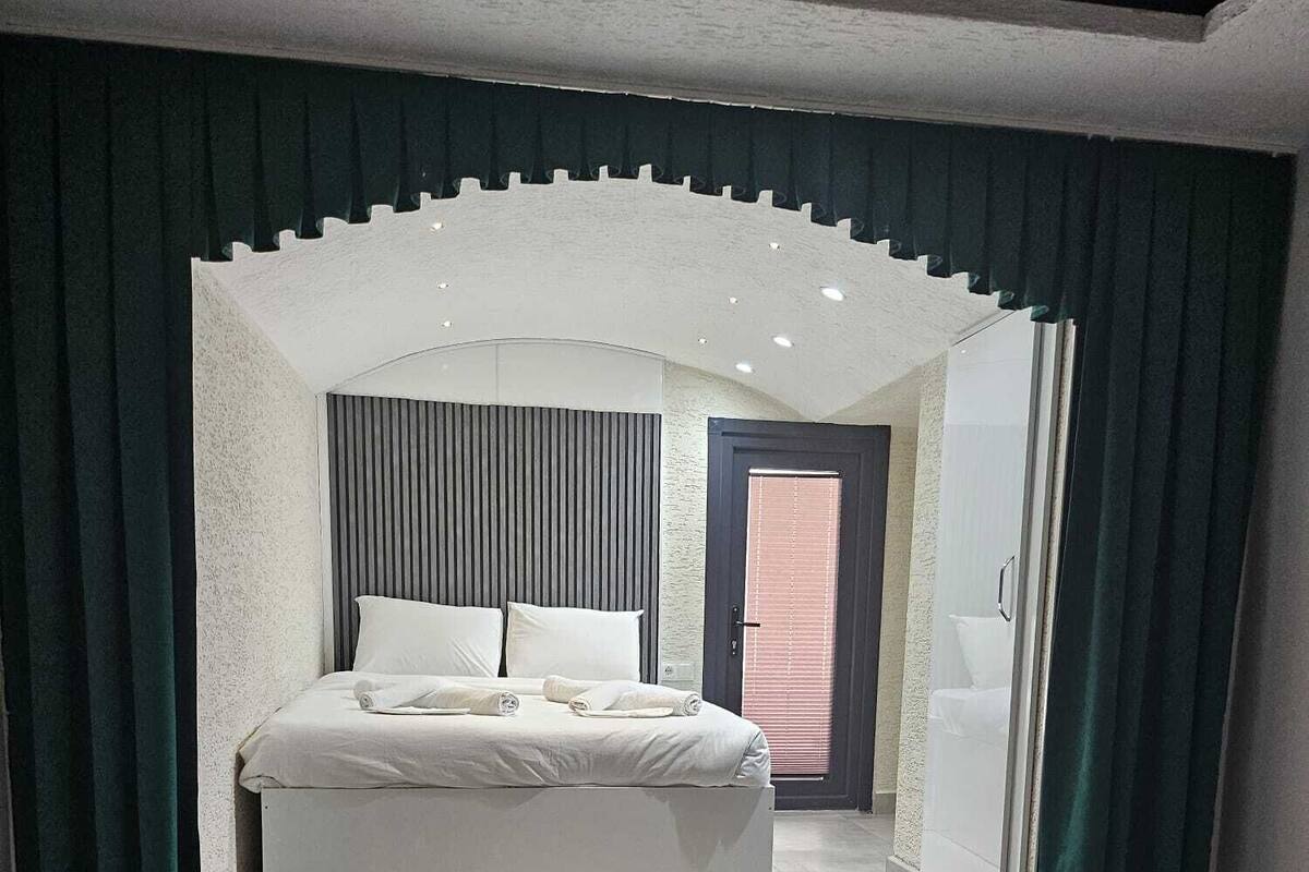 Egyptian cotton sheets, premium bedding, soundproofing