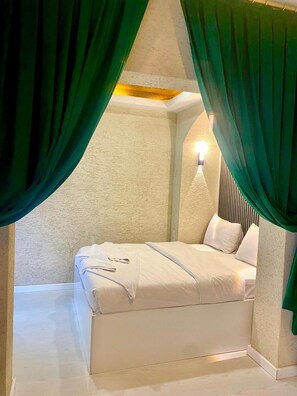 Egyptian cotton sheets, premium bedding, soundproofing