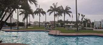 Chic fully equipped studio unit in the popular Breakers Resort of Umhlanga