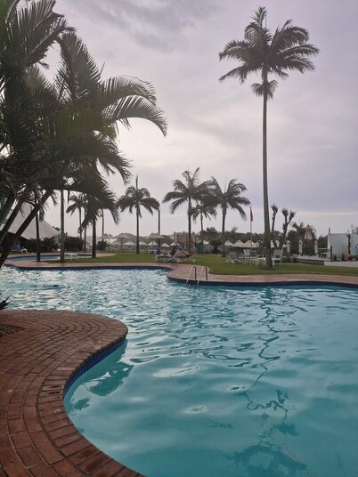 Chic fully equipped studio unit in the popular Breakers Resort of Umhlanga