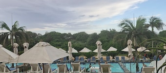 Chic fully equipped studio unit in the popular Breakers Resort of Umhlanga