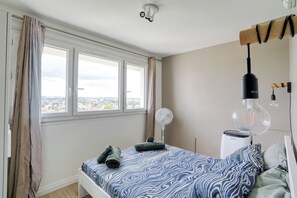 4 soverom, strykejern/-brett, reiseseng for barn og wi-fi (inkludert)