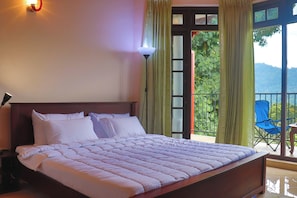 Comfort Room, 1 King Bed, Mountain View | Egyptian cotton sheets, premium bedding, down comforters