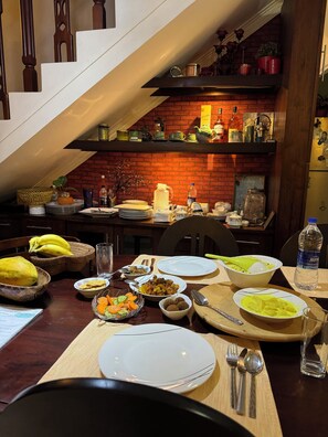 Comfort Room, 1 King Bed, Mountain View | Dining room - Hideaway Homestay Kandy (Halloluwa)