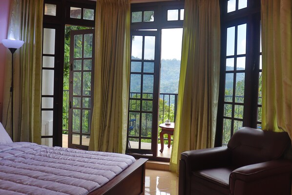 Phòng tiện nghi đơn giản, 1 giường cỡ king, quang cảnh núi | Bộ trải giường bằng vải cotton Ai Cập, bộ đồ giường cao cấp 
