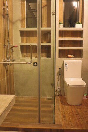 Rainfall showerhead, hair dryer, towels, soap
