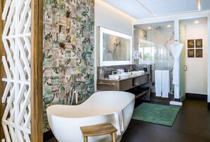 Jetted bath, hair dryer, bidet, towels