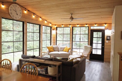 Cozy Cottage in the Trees