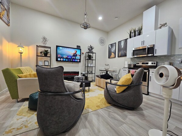 Living area - LUXURY LIVING, HAPPY VIBES L.L.H.V (Edmonton)