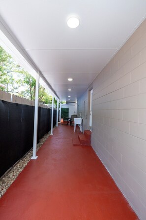 Property grounds - Spacious Home in CentralTampa near all attractions (Tampa)