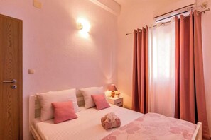 Fer et planche à repasser, Wi-Fi gratuit, draps fournis