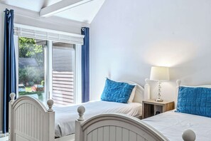 3 bedrooms, desk, iron/ironing board, WiFi