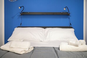 1 bedroom, WiFi, bed sheets - Blue Dream - Quadruple room with private bathroom (Palermo)