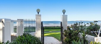 Sea Breeze - Orewa Oceanside Apartments